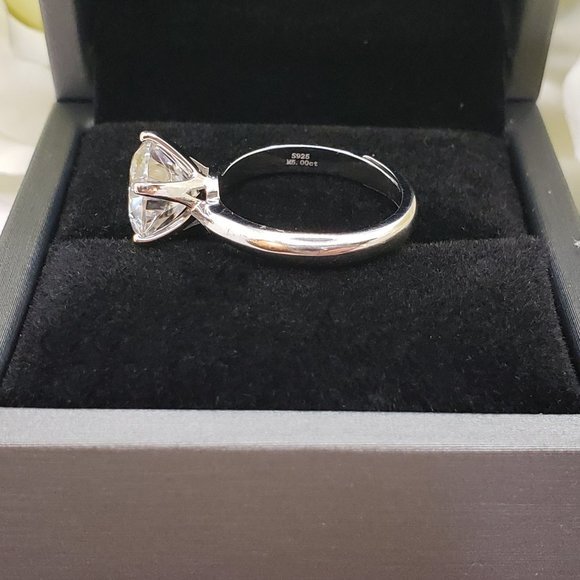 5 Carats moissanite engagement ring in 925 sterling silver band D-FL (RESIZABLE) - Picture 4 of 6